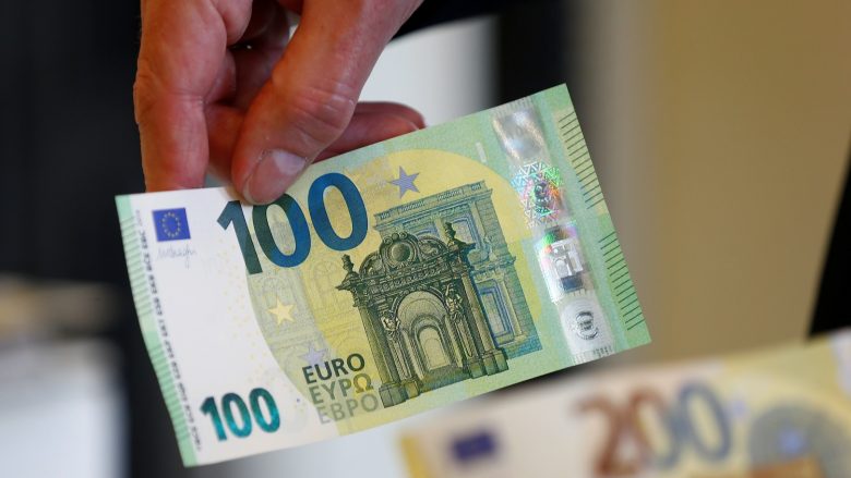Qeveria ndan shtatë milionë euro për punëtorët e sektorit publik dhe studentët