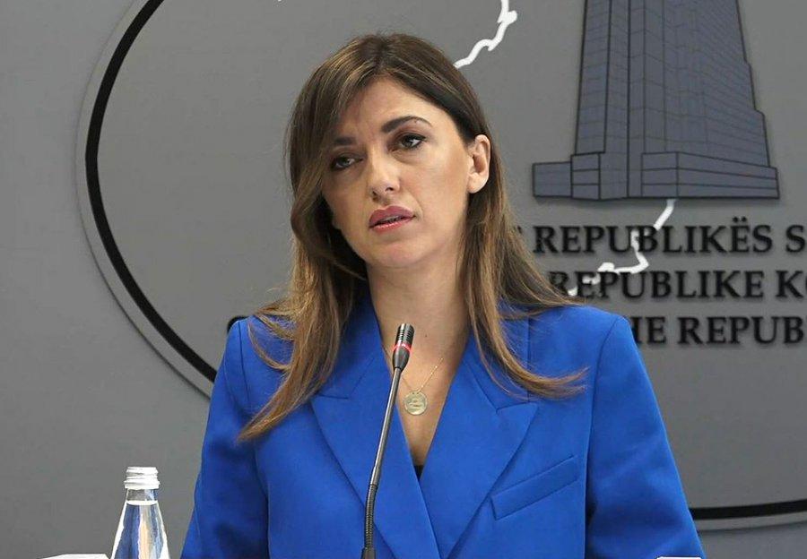 Albulena Haxhiu suspendon përmbaruesin Ilir Mulhaxha
