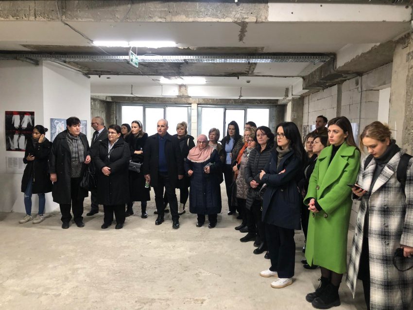Dita e të Drejtave të Njeriut shënohet me ekspozitën “Gjithë lotët tanë”, kërkohet zbardhja e fatit të të zhdukurve