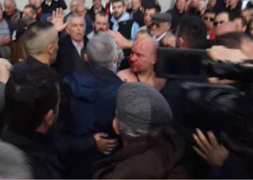 Zbulohet identiteti i sulmuesit të Sali Berishës