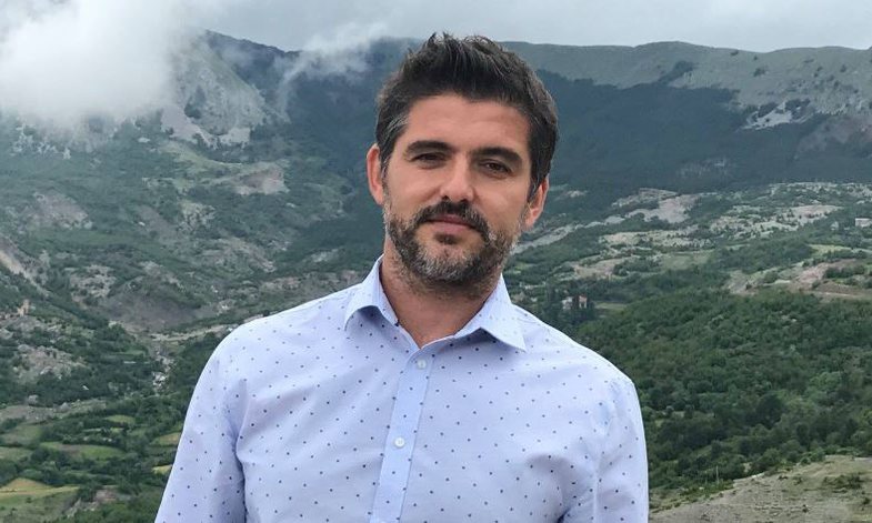 “Kosova është shtëpia ime”, Marin Mema kërkon nga të rinjtë mos ta braktisin vendin
