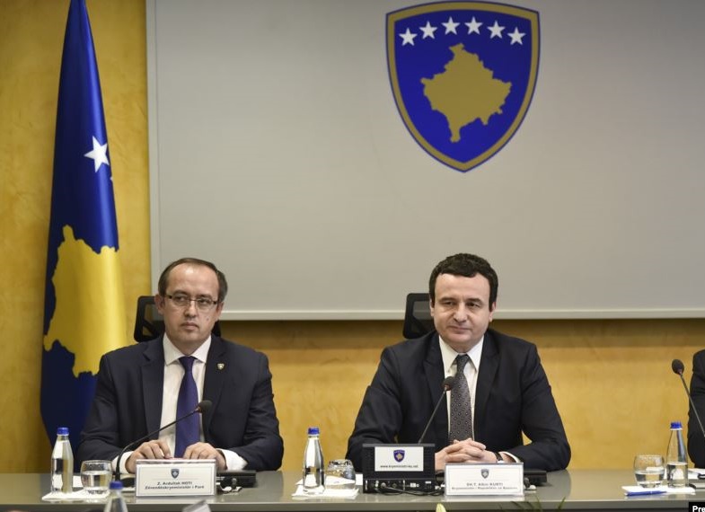 Avdullah Hoti tallet fortë me Kurtin: Po promovoni projekte të “regjimit të vjetër”