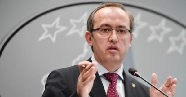 Hoti: Inflacioni varfëron buxhetin e familjeve, qeveria mban 700 milionë euro në bankë