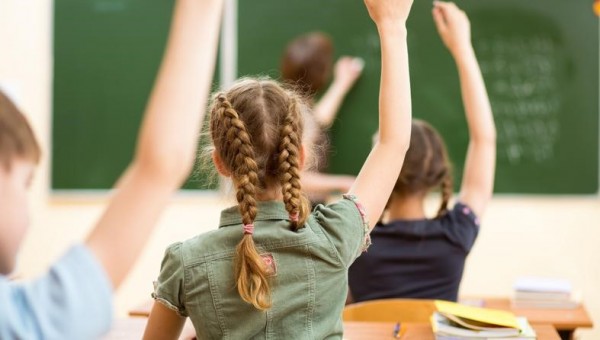 ​Fëmijët që hanë mëngjes para shkollës kanë dy herë më shumë gjasa për të marrë nota më të mira