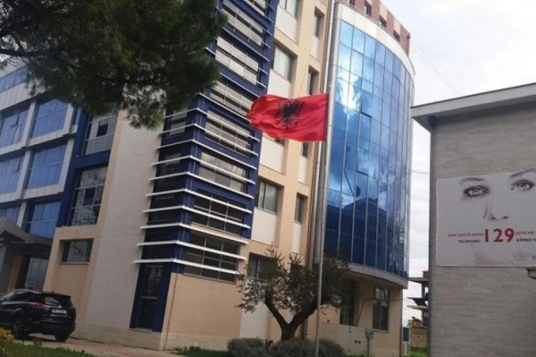 Kishte vënë në dispozicion lokalin për prostitucion, arrestohet një person, procedohen penalisht dy të tjerë