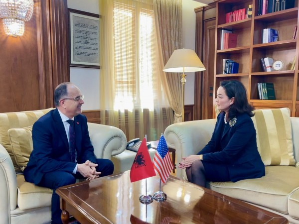 Kim: SHBA mbështet fort përpjekjet e Shqipërisë për t’u integruar në BE