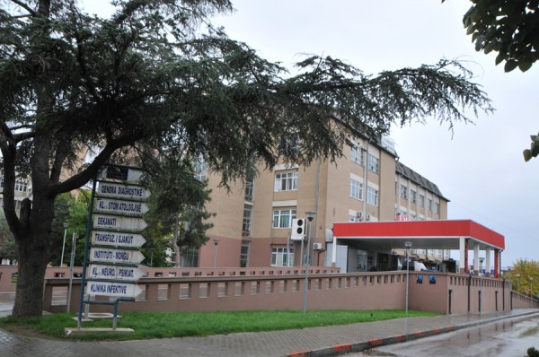 Një polic po trajtohet në Klinikën Torakale pas lëndimit të mbrëmshëm
