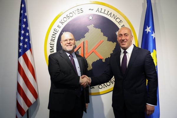 Haradinaj takoi Hovenierin: Largimi nga këshillat amerikane mund t’i kushtojnë Kosovës