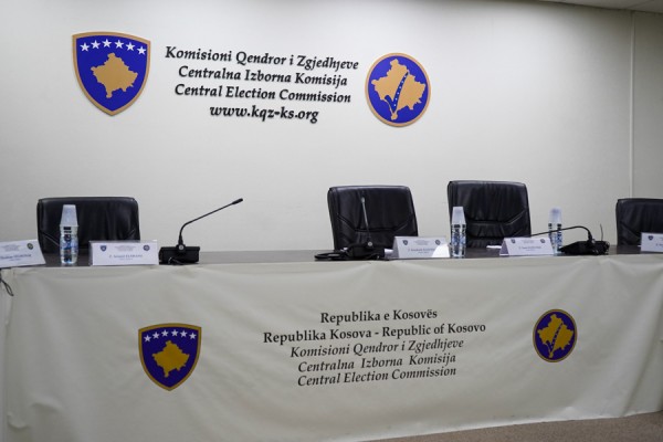 Zgjedhjet në veri, KQZ mblidhet në orën 11:00