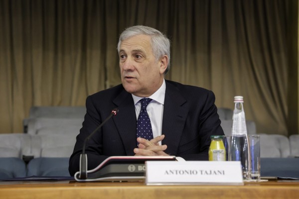 Tajani foli me Kurtin e Vuçiqin, u kërkoi të shmangin veprimet e njëanshme