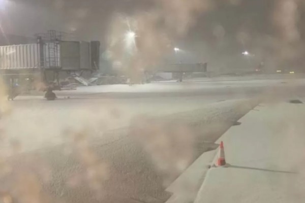 Të gjitha fluturimet janë pezulluar në aeroportin Stansted në Mbretëri të Bashkuar