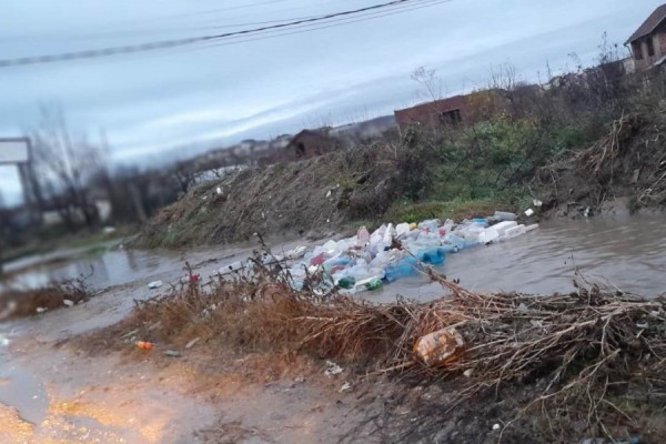 Vërshime në Gjilan, Hyseni u bënë apel qytetarëve që të mos hedhin mbeturina