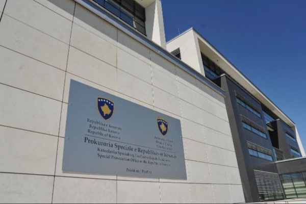 Specialja bëri kërkesë për caktim të paraburgimit ndaj personit të ndaluar për krime lufte