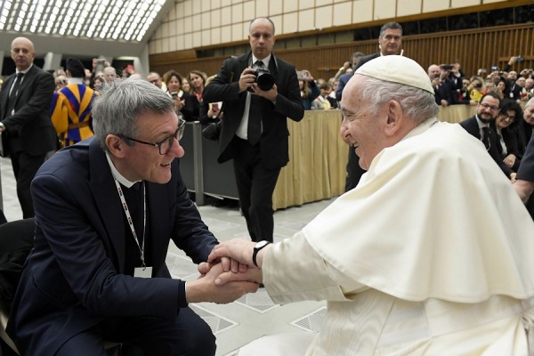 Papa: Vdekjet në vendin e punës janë një humbje për shoqërinë