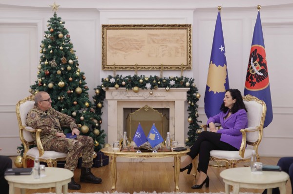 ​Osmani me komandantin e KFOR-it, bisedojnë për situatën e sigurisë