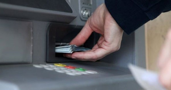 Arrestohen katër persona si të dyshuar për vepër penale keqpërdorim të kartelave bankare