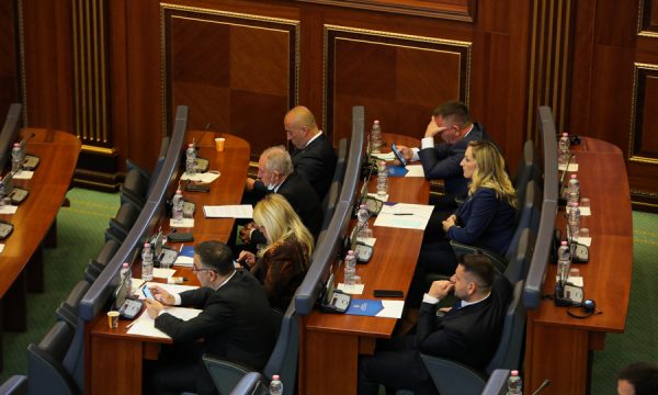Edhe AAK nuk merr pjesë në fjalimin vjetor të Presidentes Osmani në Kuvend