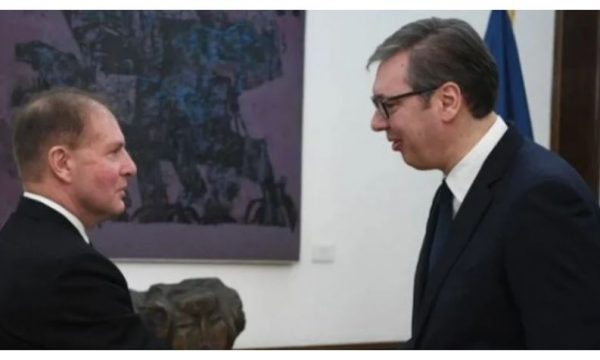 Pas takimit me admiralin Stuart Munsch, Vuçiq: l kërkova që NATO të mbrojë serbët në Kosovë