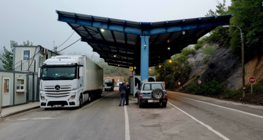 Dy pikat kufitare me Serbinë, ende të mbyllura