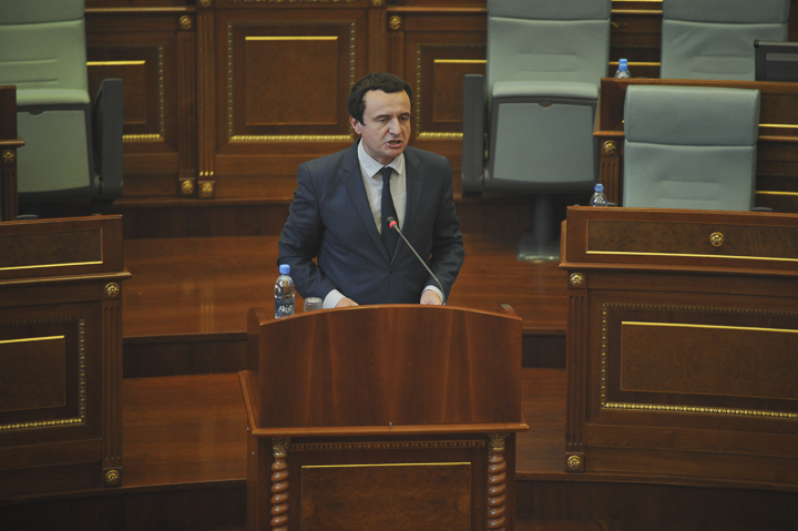 Kryeministri Kurti përplaset me deputetin Hoti për asociacionin