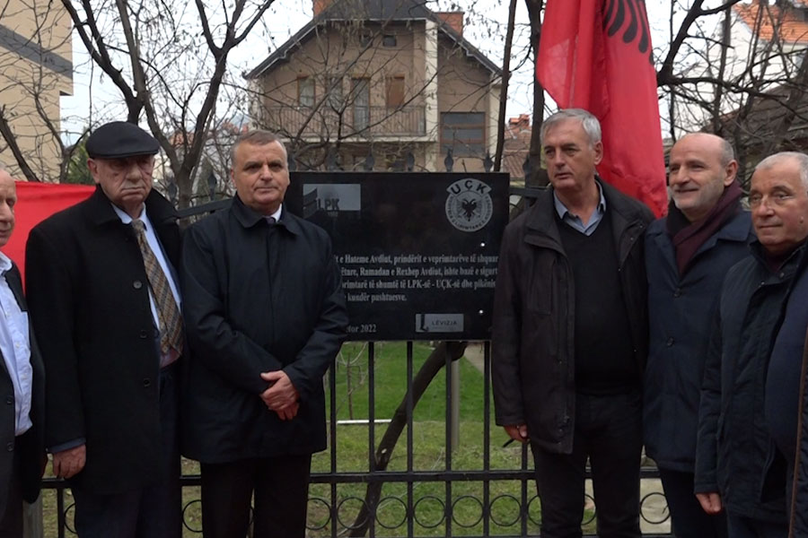 Shërbeu si bazë e LPK, zbulohet pllaka në shtëpinë e familjes Avdiu