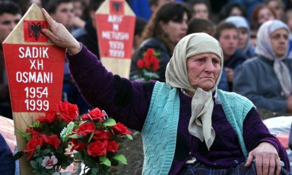 Ja si iu prezantohet Masakra e Reçakut studentëve serbë, në librin e tyre të historisë