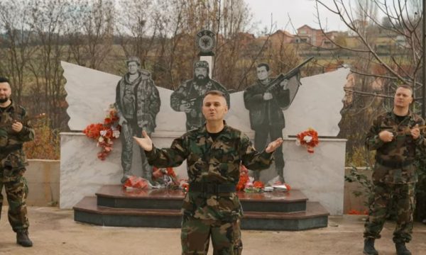 Në përvjetorin e rënies, bashkëluftëtari i kushton këngë Mujë Krasniqit