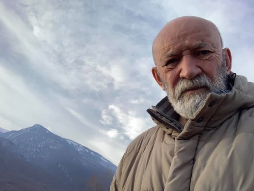 Çun Lajçi denoncon për dhunë djalin e tij – ky i fundit theri veten me thikë e kanosi prindërit
