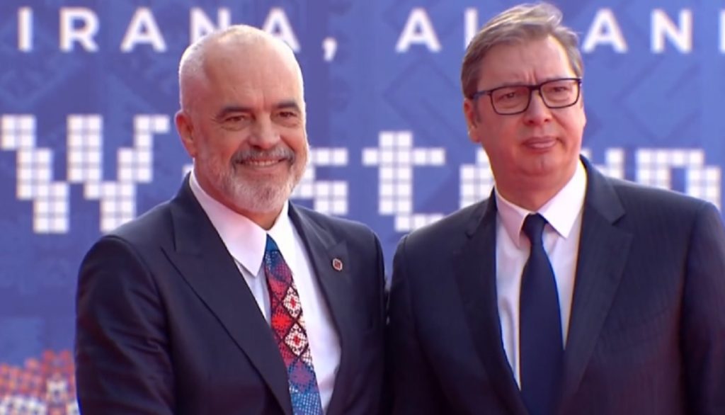 Vuçiq tregon çka do t’ju thotë liderëve të BE-së në Tiranë për Kosovën
