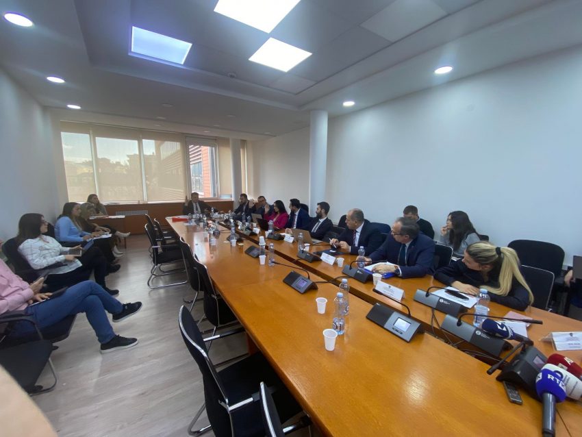 Komisioni për Buxhet e voton Projektligjin për tërheqjen e mjeteve nga Trusti