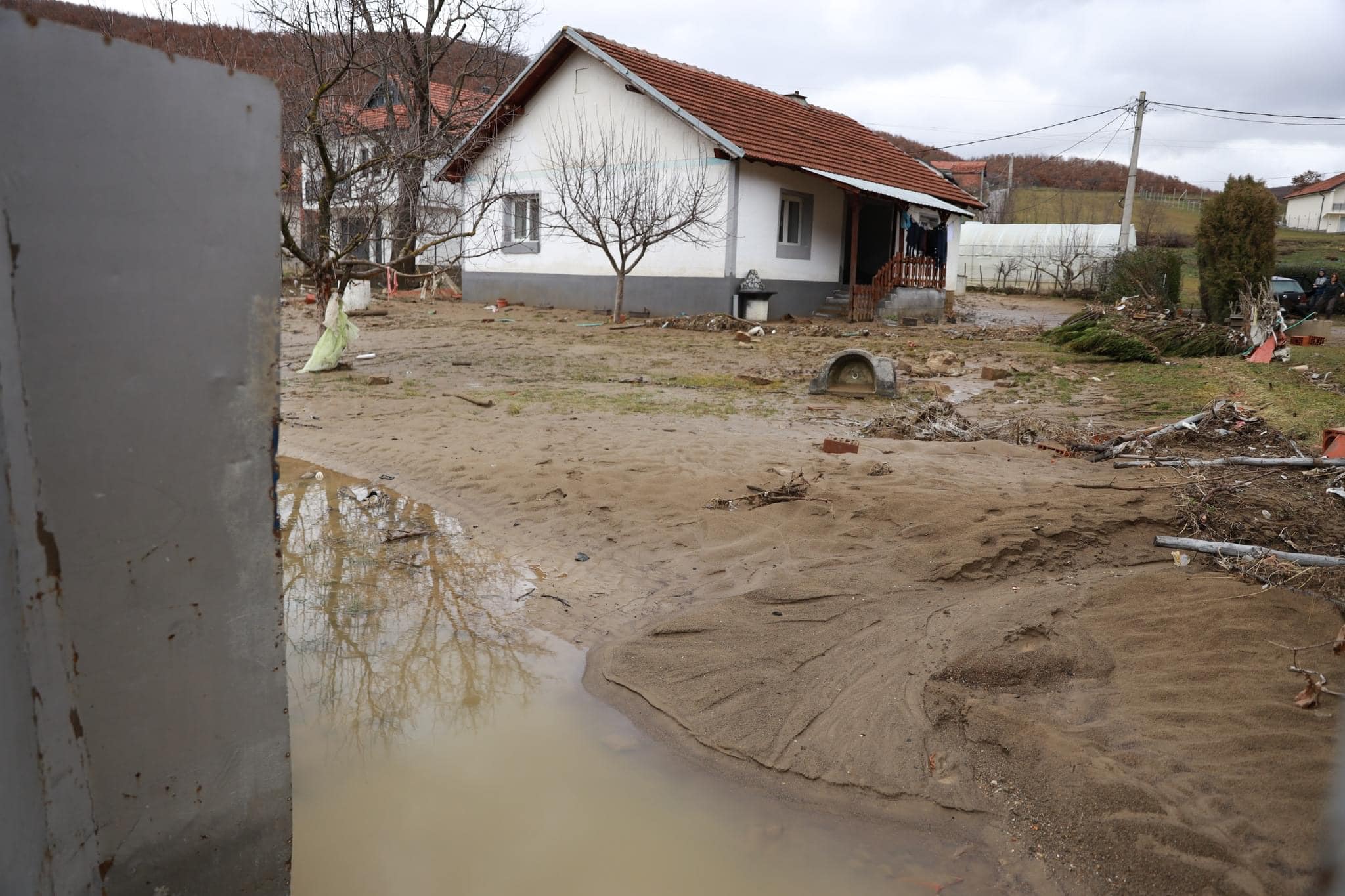 Vërshimet në Skënderaj, dëmet dhjetëra miliona euro