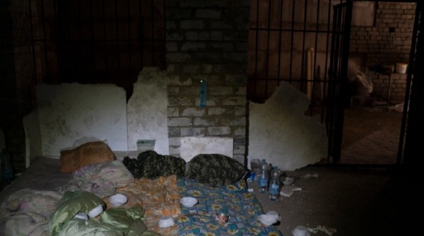 Zbulohet një dhomë ruse torturash në jug të Ukrainës