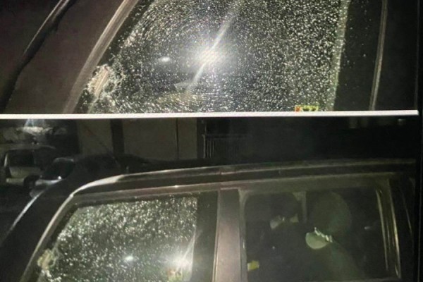 Sulmohet vetura e qytetarit serb në veri të Kosovës, brenda kishte fëmijë
