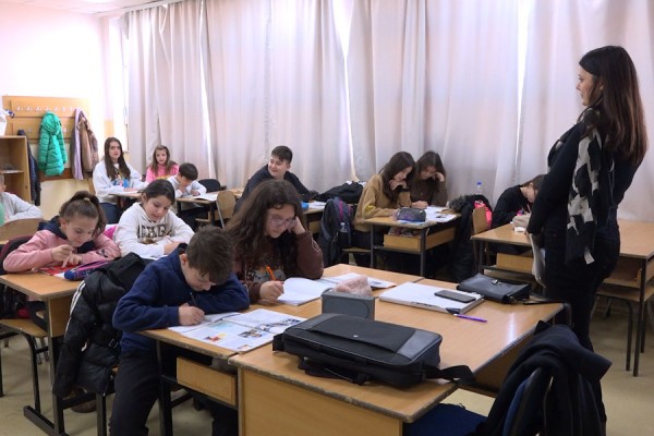 Nis mësimi pas Vitit të Ri, nxënësit dhe mësimdhënësit të pakënaqur me numrin e ditëve të pushimit