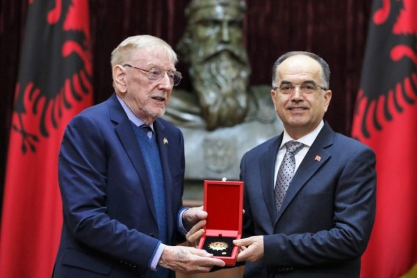 Walker dekorohet nga Begaj: Një “Shqipëri e madhe” tashmë ekziston
