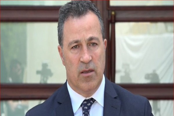 ​Pritet përkeqësim i motit, Peleshi: Parashikohet situatë problematike në 7 qarqe! Stuhi dëbore në zonën e Alpeve