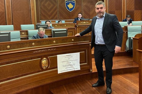 Kastrati i PDK-së me porosi për Kurtin