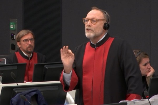 Emmerson: Në rastin “Limaj” dhe “Haradinaj” u konstatua që UÇK nuk ka pasur politikë për të sulmuar popullatën civile