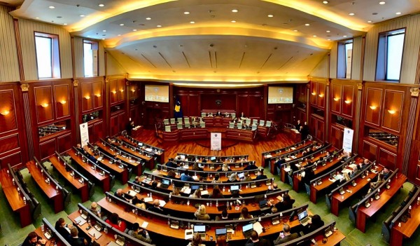 Gazetarët ukrainasë ndjekin nga afër punimet e Kuvendit të Kosovës