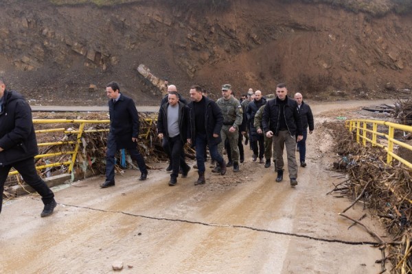 Kurti viziton Skenderajn, takohet me kryetarin Fadil Nura