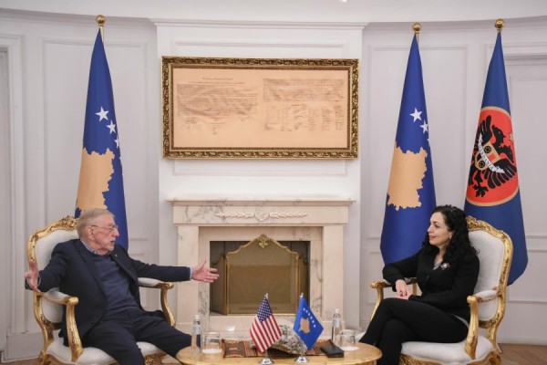 Osmani pret ambasadorin Walker: Zëri ynë në ditët më të vështira, përjetësisht mirënjohës