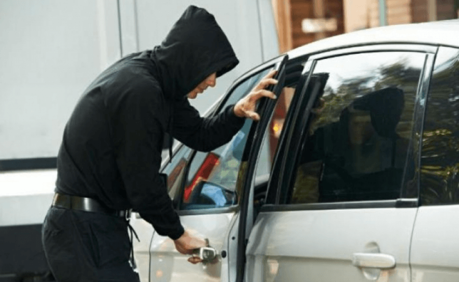 Arrestohen dy persona, dyshohet se vodhën dy vetura