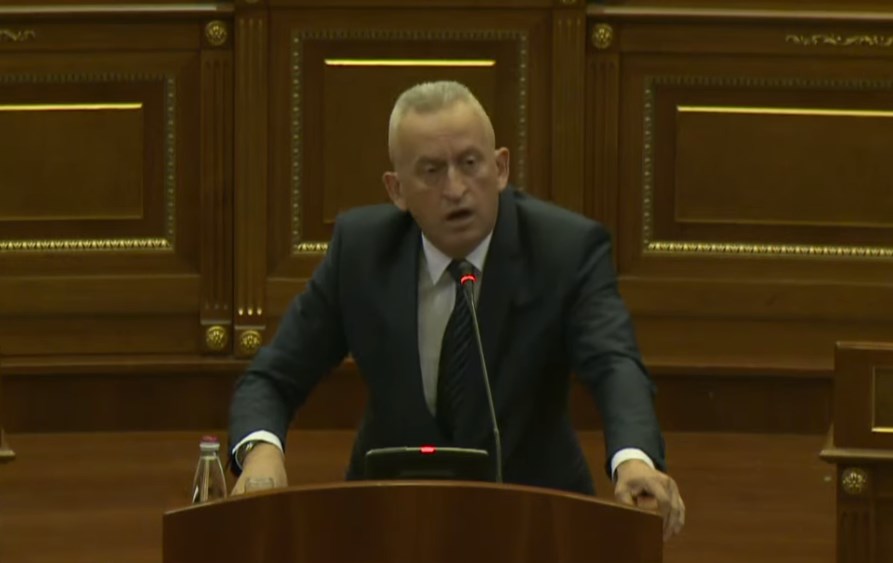 Qalaj kërkon nga Sveçla të raportojë në Kuvend për kërcënimet e deputetëve