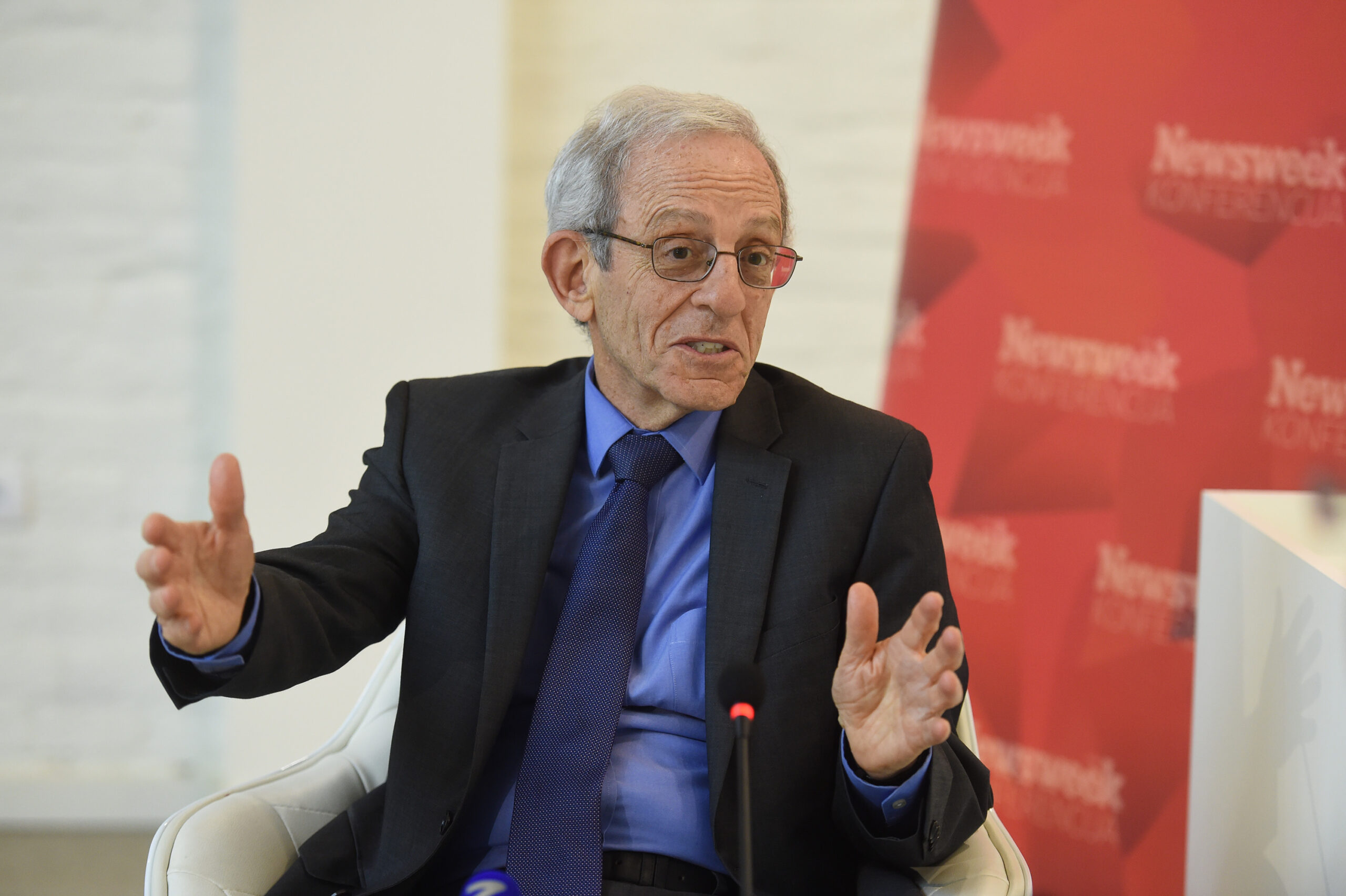 Serwer shprehet pas takimit Chollet- Vuçiq, ky nuk është një përqafim i ngrohtë