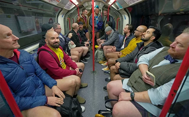 “Dita pa pantallona”, banorët e këtij shteti ecin me të brendshme në metro