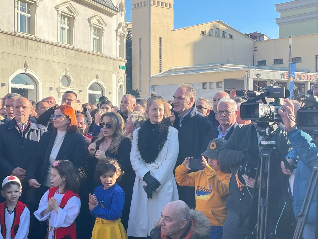 Nis tubimi festiv “Festojmë me Ju!”