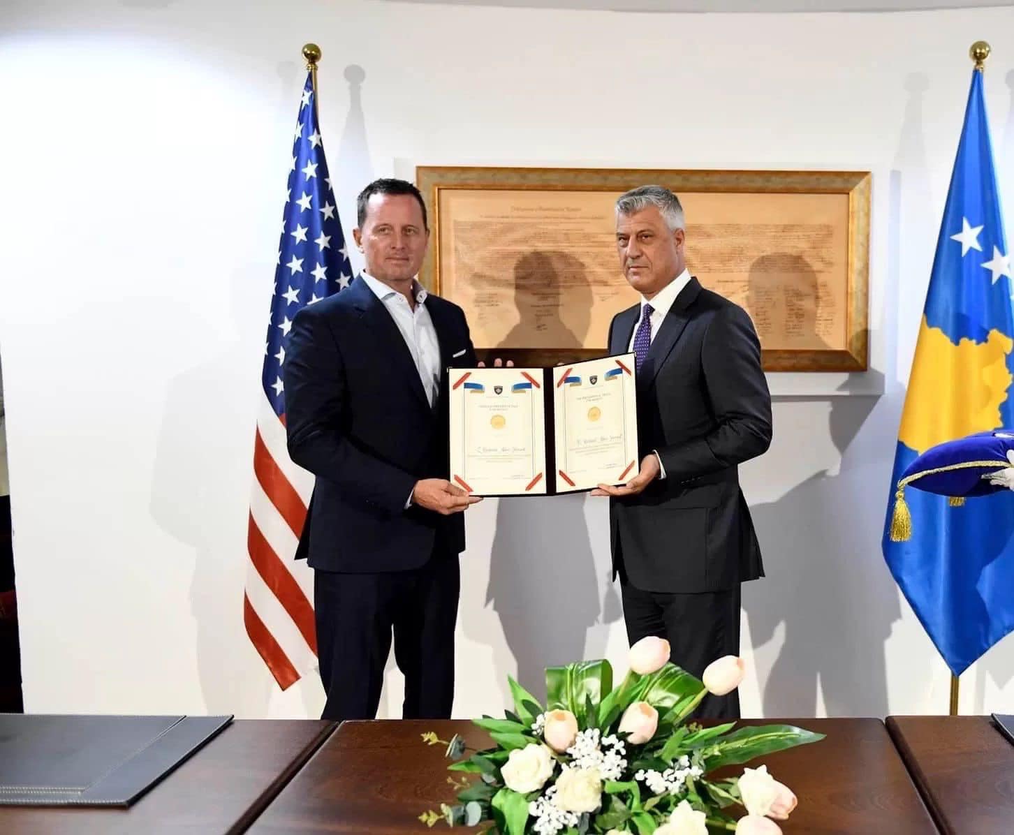 Deputetja e VV-së poston foto të Thaçit me GreneIIin: Shkëmbimi që u mbeti n’fyt