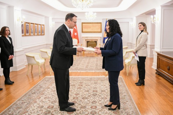 Osmani pranoi letrat kredenciale nga ambasadori i ri i Turqisë