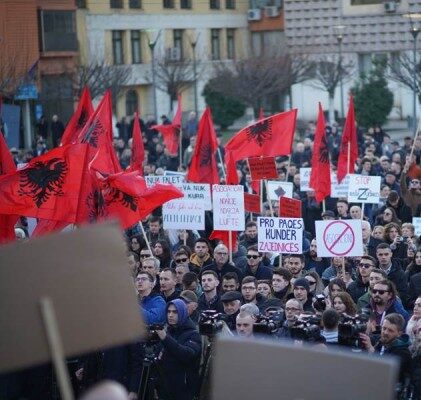 Studentët kundër Asociacionit: Kosova republikë, “Zajednica” nuk kalon