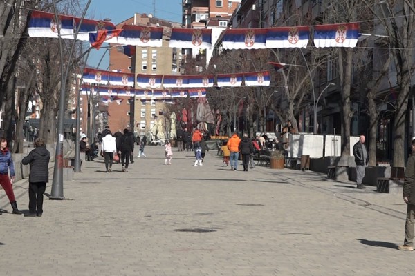 ​15-vjetori i pavarësisë në veri, serbët nuk duan e shqiptarët s’mund të festojnë